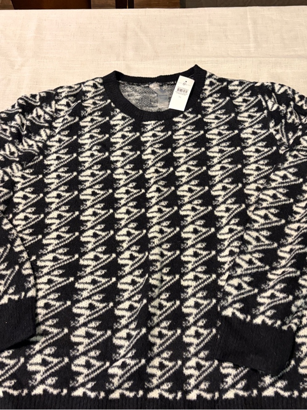 0016-Lou & Grey Black and White Geometric Crewneck Sweater